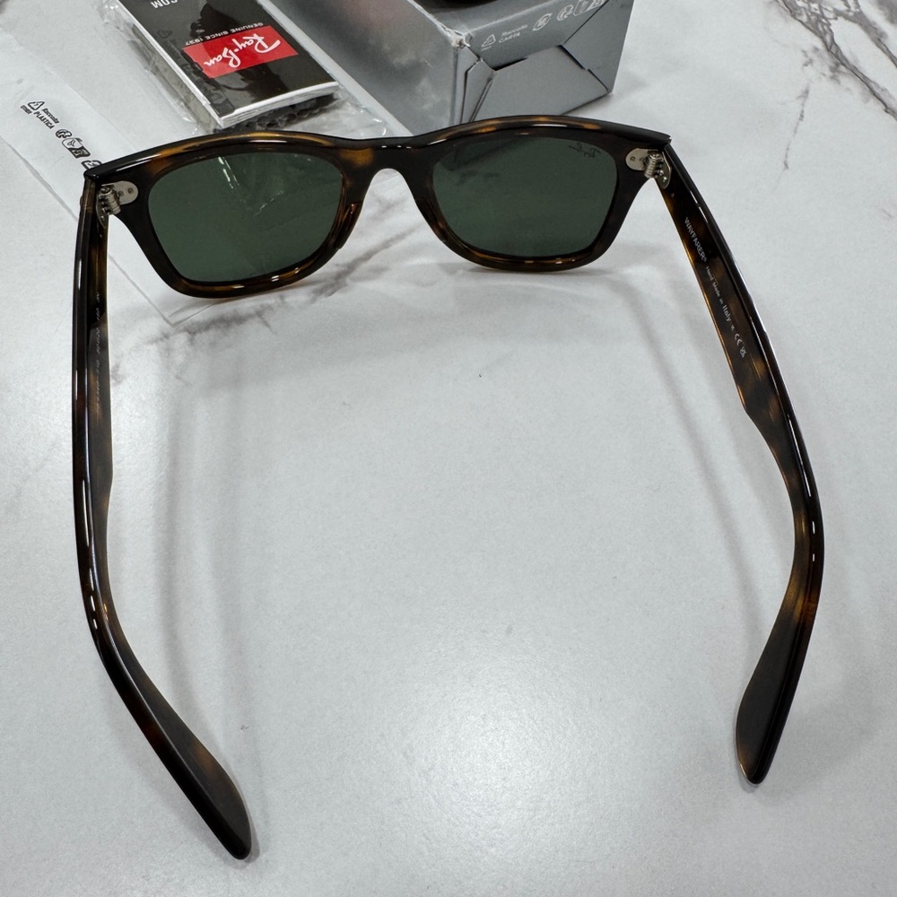 NEW Ray-Ban Wayfarer Unisex Sunglasses - Picture 5 of 10